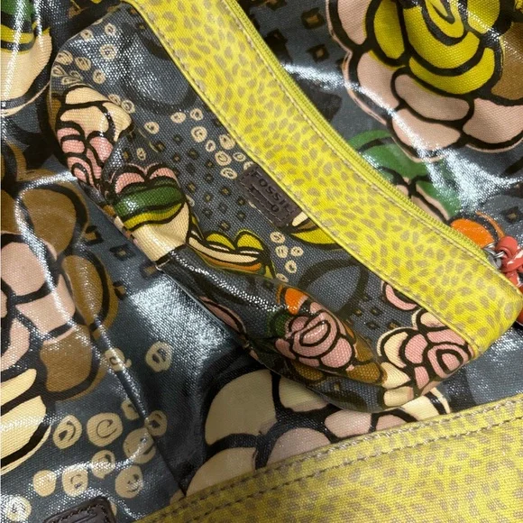 Chic Floral Shoulder Bag - Yellow and Brown 3 piece Key-Per Fossil Set Like New - Picture 15 of 16